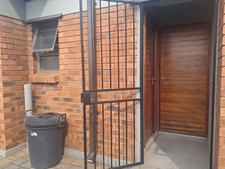 To Let 3 Bedroom Property for Rent in Somerton Estate Free State